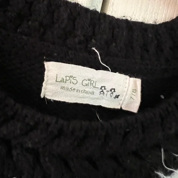 🖤 Black & White Heart Sweater 🤍 - Picture 7 of 7